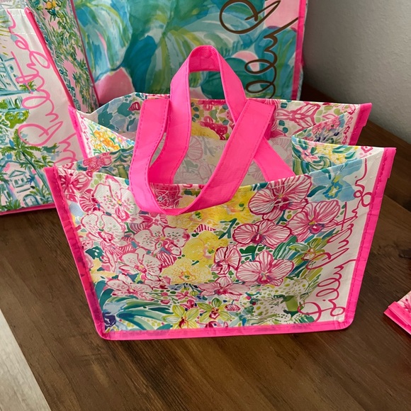 Lilly Pulitzer Re-Usable Tote Bag Set(5) - Picture 6 of 13